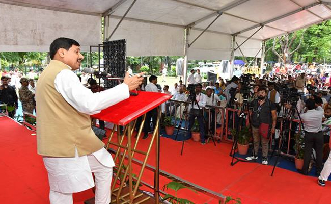 प्राकृतिक रूप से तालाब के पानी को स्वच्छ करने का अद्भुत नवाचार है नीर नवजीवन परियोजना : मुख्यमंत्री डॉ. यादव